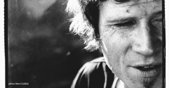 Mark Lanegan: «Tο καντήλι μου είχε σβήσει σχεδόν οριστικά περισσότερες από μια φορές»…